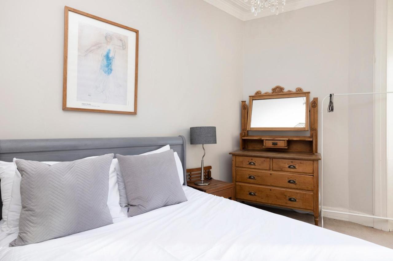 Joivy Old Town 1-Bed Apartment With Stunning Views EDI Exteriér fotografie